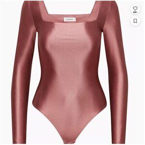 NWT Babaton Aritzia Satinette Squareneck Longsleeve Bodysuit in corsa red sz M